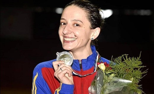 María Popescu con la plata conquistada en La Habana