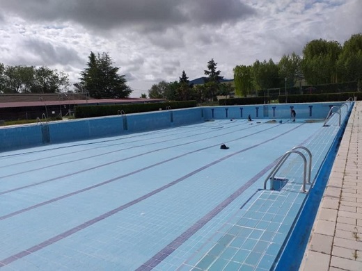 Piscina municipal en periodo de mantenimiento // Imagen: Ayuntamiento de Medina del Campo