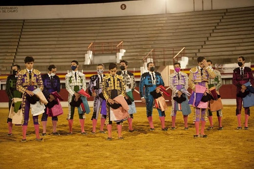 Tauromaquia de tristeza en Medina, sin pueblo ni ovaciones, pero de ilusión emocionada en tres novilleros.