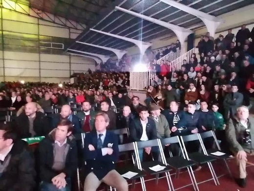 La presentación del Campeonato Nacional de Galgos en Campo cuelga el cartel de no hay billetes.