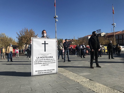 Protesta de los hosteleros medinense esta mañana. /
P. G.