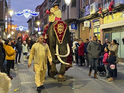 La elefanta en las calles de Medina