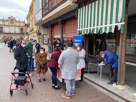 El Grupo Popular de Medina del Campo recoge firmas contra la Ley Celaá