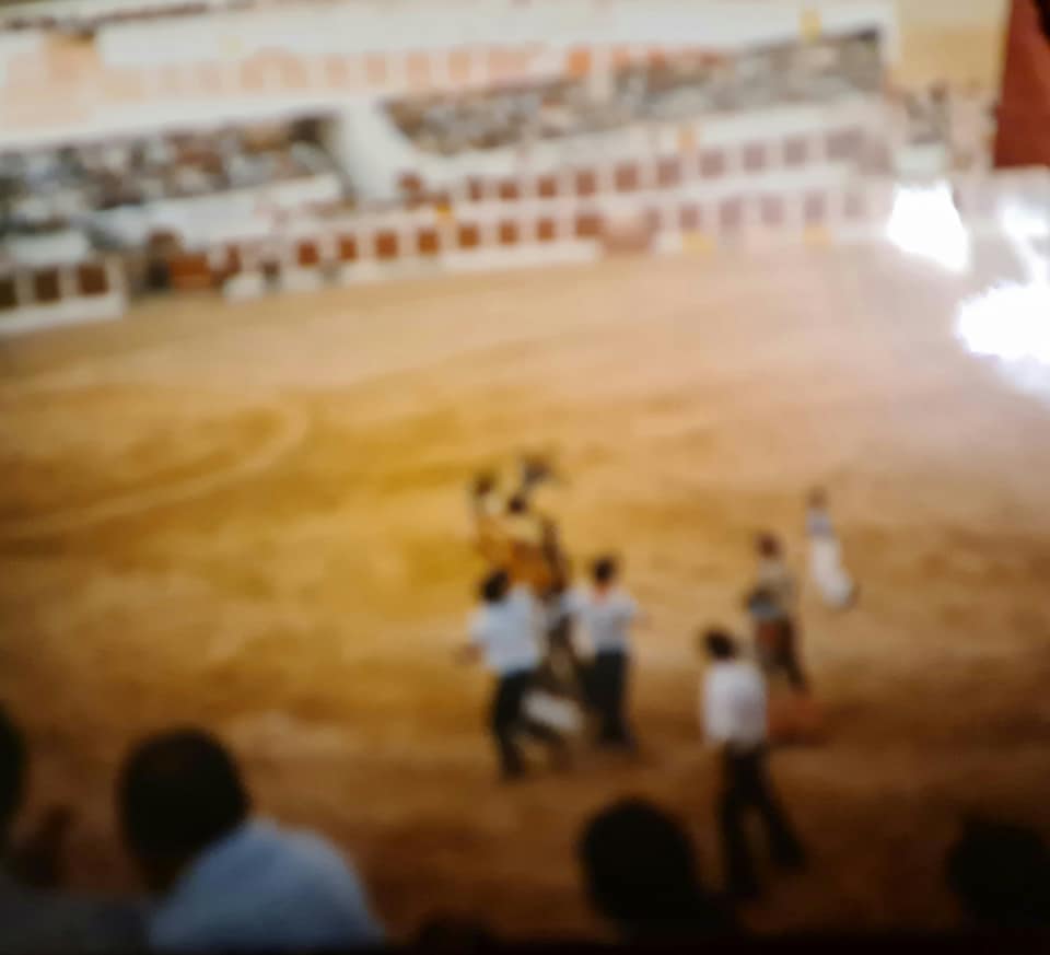 Recibiendo los profeos Agustín Boya "El Cuco"