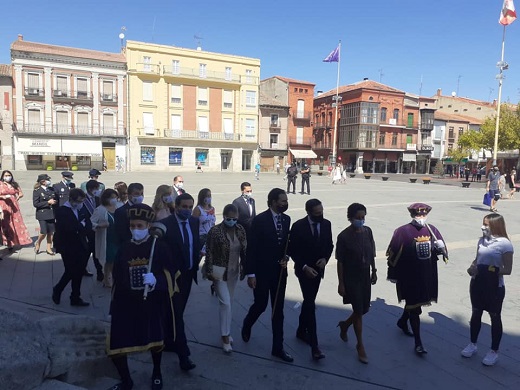 El presidente de la Diputación de Valladolid, Conrado Íscar, acompaña al alcalde de Medina del Campo, Guzman Gómez, en las fiestas patronales de la localidad vallisoletana/Foto: Diputación de Valladolid