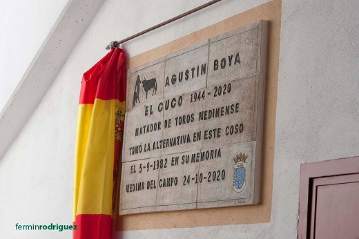 Placa en memoria de Agustín Boya "EL CUCO", matador de toros medinense.