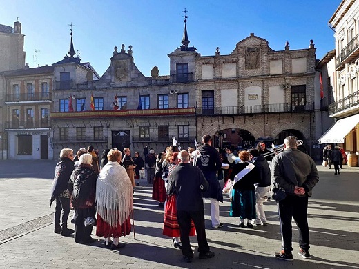 Compartimos con todos vosotros estas fotografías de la celebración de la Fiesta de Las Águedas que ha tenido lugar en la mañana de hoy viernes en la Plaza Mayor.