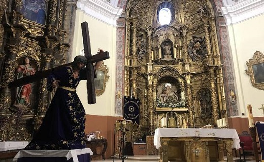 Retablo central de la capilla de las Angustias de la Colegiata de San Antolín. En primer término, el Nazareno. / PATRICIA GONZÁLEZ