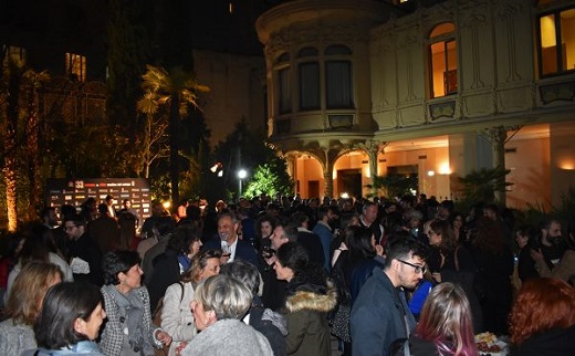 Tras la presentación, el patio del Palacio de Longoria alojó un cóctel para celebrar la nueva edición.

