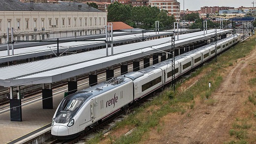 Un tren en las vías de la estación de Zamora. EMILIO FRAILE