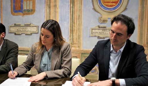 Imagen de archivo del pacto presupuestario de febrero de 2020 entre Cs y PP