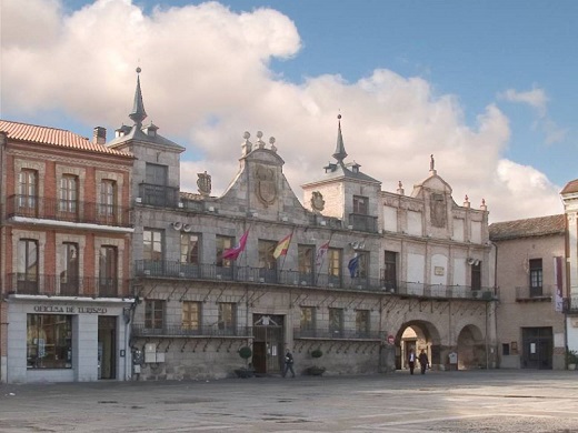 Homenaje a las víctimas de la pandemia en Medina del Campo.