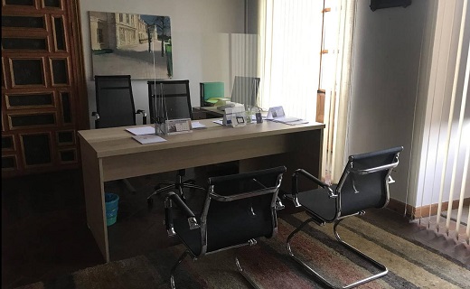 Despacho de Olga Mohíno, con el mobiliario nuevo. /
P. G.