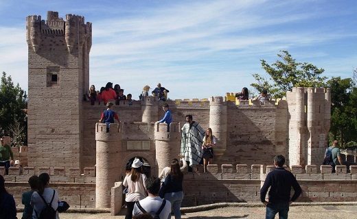 Miniatura del castillo de la Mota en el parque temático de OLMEDO, VALLADOLID.