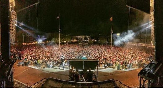 Imagen de la Plaza Mayor de Medina durante la actuación de la Orquesta Panorama // Foto: Orquesta Panorama