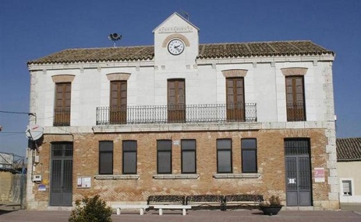 Fachada del Ayuntamiento de Marzales, uno de los municipios que saldó su deuda en 2020. / EL NORTE