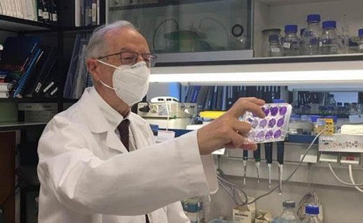 El virólogo Luis Enjuanes, en el Centro Nacional de Biotecnología del CSIC. /
CSIC