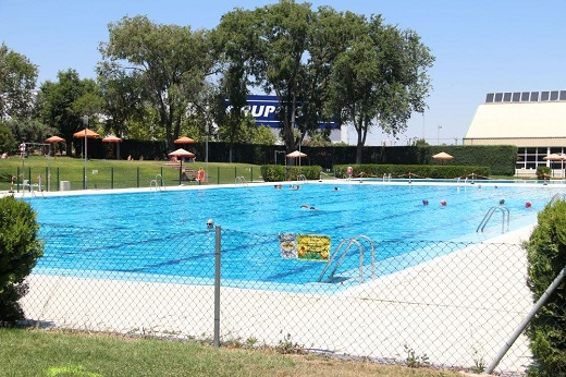 Las piscinas del Pablo Cáceres serán escenario del ‘VI Concurso de Cócteles 0,0’ el 30 de julio.