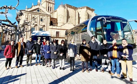 Presentación en Nava del Rey del bono rural de transporte gratuito. / EL NORTE