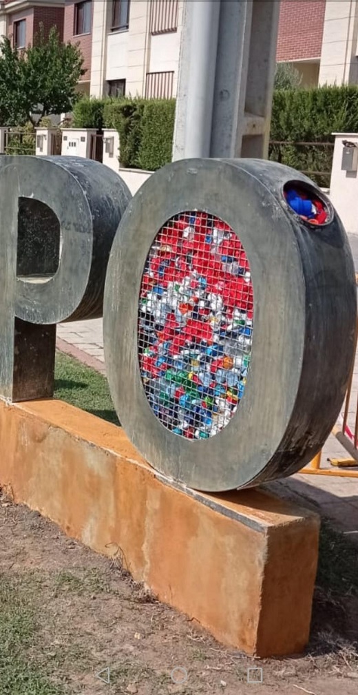 Medina del Campo instala siete nuevos contenedores de recogida de tapones de plástico