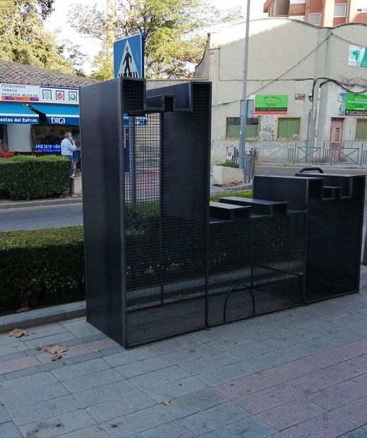 Medina del Campo instala siete nuevos contenedores de recogida de tapones de plástico