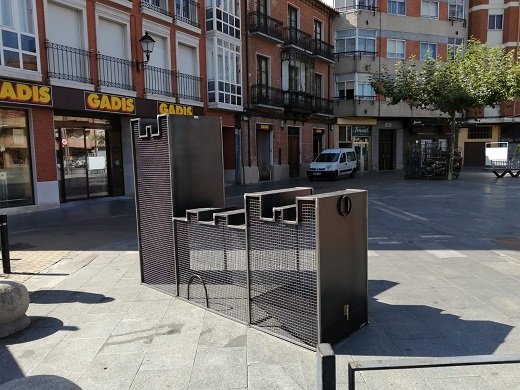 Medina del Campo instala siete nuevos contenedores de recogida de tapones de plástico