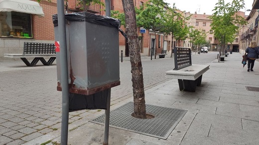 Medina del Campo sigue sin contar con las papeleras prometidas.