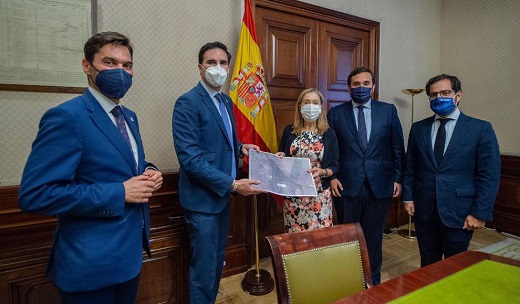 El alcalde de Medina del Campo se reúne con Ana Pastor en el Congreso en su objetivo de impulsar la circunvalación en la villa.