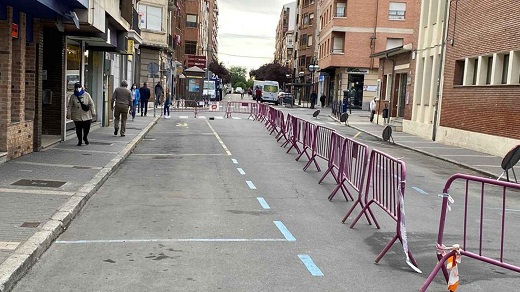 Calle de Simón Ruiz. Medina del Campo apuesta por la accesibilidad con dos obras en el municipio.