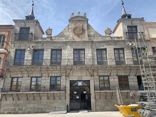 También se han visto reforzados los escudos de Medina del Campo con un soporte metálico, a pesar de que las obras todavía continuarán durante unos meses.