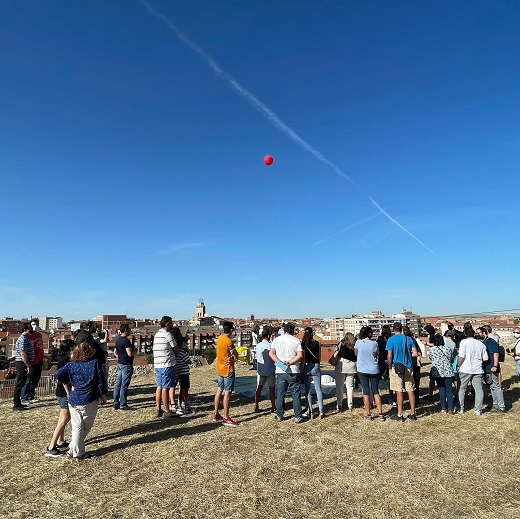 Presentación lanzamiento de dos cápsulas partiendo del Castillo de la Mota a la estratosfera para realizar mediciones sobre el magnetismo