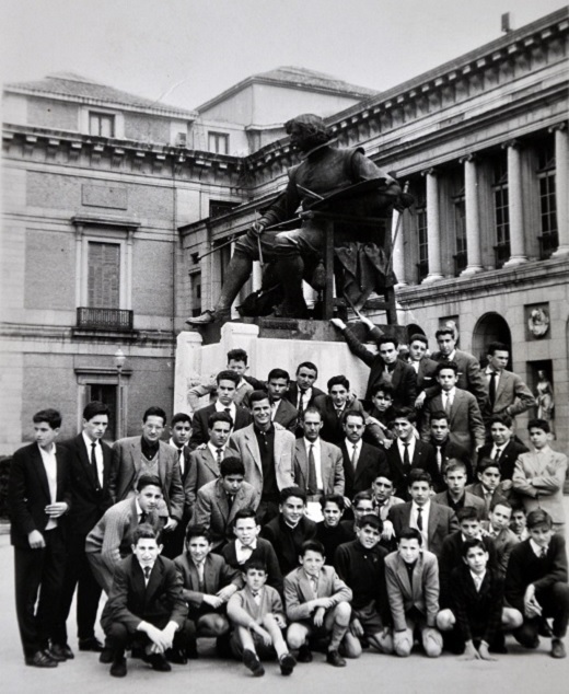 D. Santiago Pereda Martínez con sus alumnos (PUEDE AMPLIARSE)