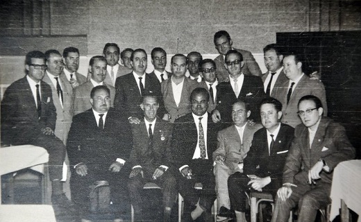 Amigos de D. Santiago Pereda Martínez: Julio Lorenzo Portero, J. M- del Barrio, D. Santiago Pereda, Oscar de la Fuente Reguero, Ricardo Sendino, Pablo Cermeño, Lorenzo Garzón, José Antonio Velasco Martínez, Luis Miguel Díez Cifuentes, Blazquez, Paco el del Rufino, el resto se desconoce su nombre. Amigos de D. Santiago Pereda Martínez: Julio Lorenzo Portero, J. M- del Barrio, D. Santiago Pereda, Oscar de la Fuente Reguero, Ricardo Sendino, Pablo Cermeño, Lorenzo Garzón, José Antonio Velasco Martínez, Luis Miguel Díez Cifuentes, Blazquez, Paco el del Rufino, el resto se desconoce su nombre.
