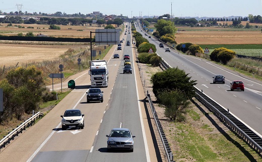 Tráfico en una de las autovías que atraviesan la comunidad. / CACHO