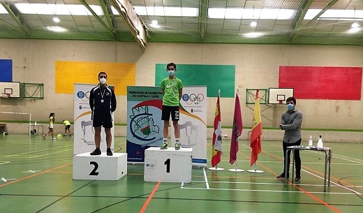 Pablo Martín se impone ante los mayores en el TTR de bádminton de Medina del Campo