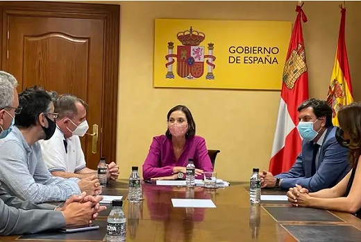 La ministra Reyes Maroto y los consejeros Fernández Carriedo y Ana Carlota Amigo durante la reunión con los sindicatos para abordar la crisis de LM Wind PowerGOBIERNO DE ESPAÑALA RAZÓN