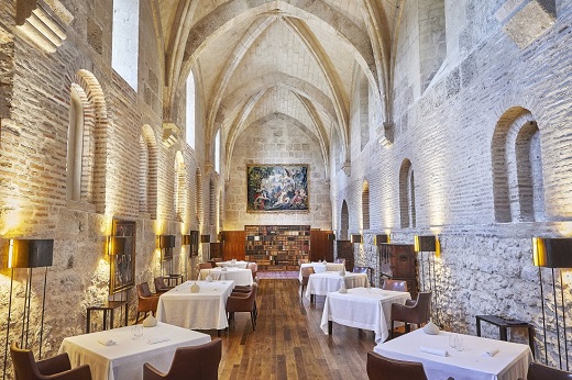 Hotel Abadía Retuerta LeDomaine. Restaurante Refectorio (una estrella Michelin y dos soles Repsol)