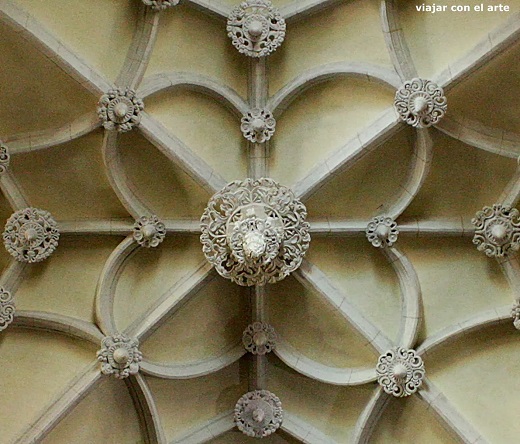 Detalle de los florones de las claves Detalle de los florones de las claves