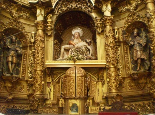 Detalle del retablo mayor de la capilla (1)
