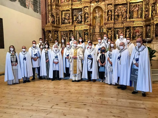 Componentes de la Orden de Caballería de la Jarra y el Grifo en su día Mayor. Iglesis Colegiata de San Antolin de Medina del Campo