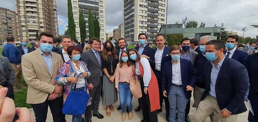 Miembros del Partido Popular junto al presidente del partido, Pablo Casado // Imagen: PP Medina del Campo