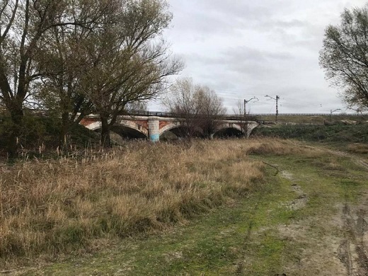 Puente Bonero sobre el cauce del río Zapardiel de Medina del Campo