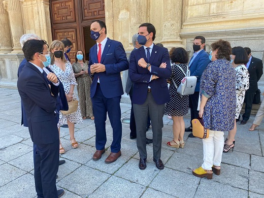 El Alcalde de Medina del Campo, Guzman Gomez Alonso asistió ayer junto a representantes de otros 16 municipios a la Cumbre de la #RutaNebrisense que se celebro en el Ayuntamiento de Alcalá de Henares