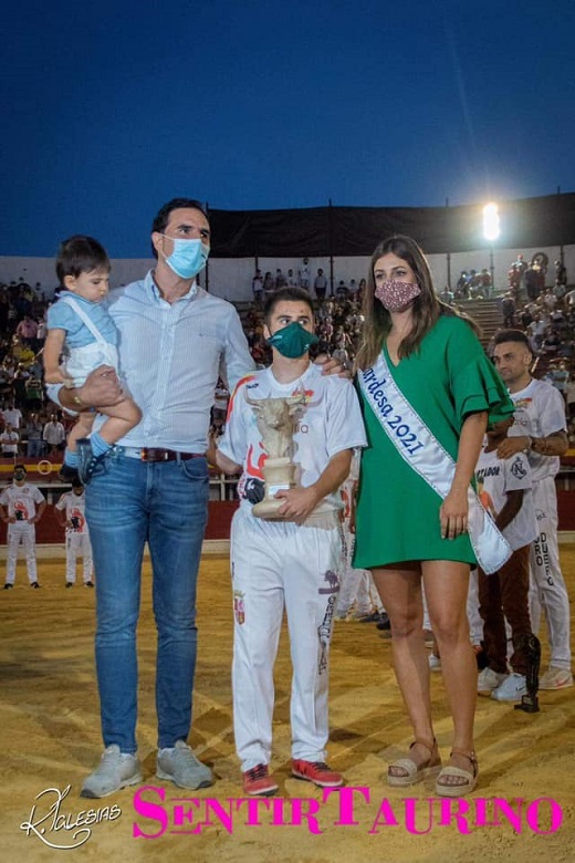 Luis Gómez.
En ocasiones, el más grande, no es el que mejor lo hace. Ni siquiera el de mayor tamaño.