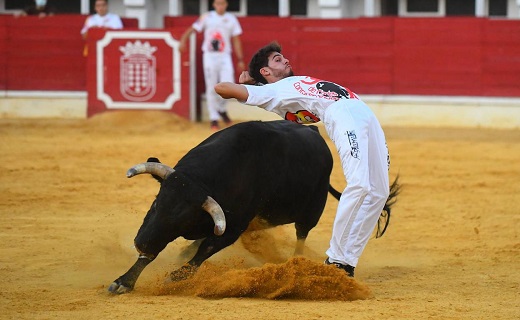 El ganador, Javier Daganzo, durante su actuación. / RODRIGO JIMÉNEZ