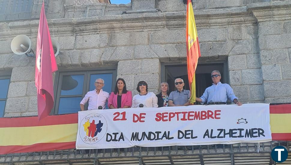 Medina del Campo visibiliza la realidad del Alzheimer con una pancarta en el Ayuntamiento.
