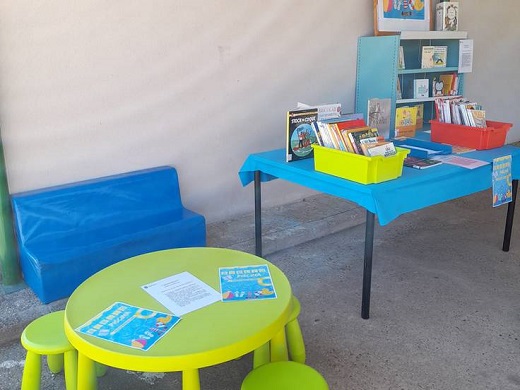 Espacio habilitado como Bibliopiscina en el polideportivo Pablo Cáceres / Cadena SER