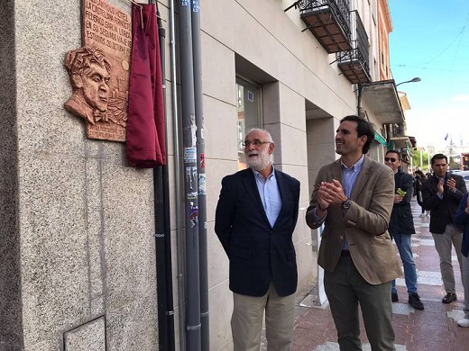 Descubrimiento de la placa homenaje a Federico García Lorca en Medina / Cadena SER