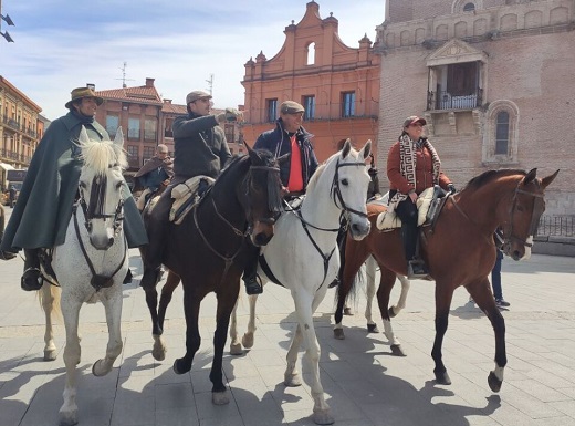 Llegan los jinetes de la Ruta Nebrisense a Medina del Campo.