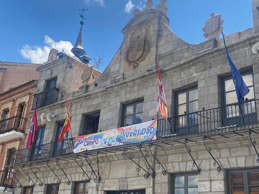 Pancarta LGTBI Ayuntamiento Medina del Campo // Foto: La Voz